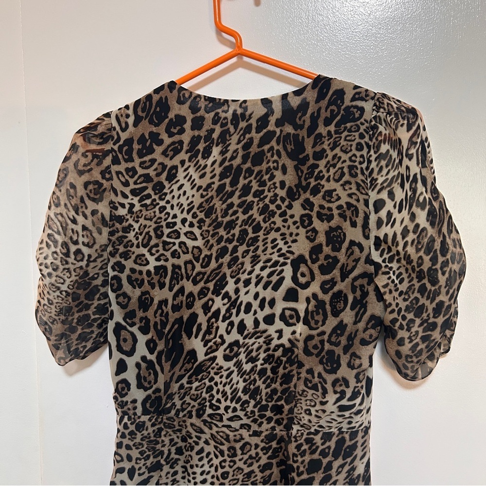 ASTR The Label Leopard Cheetah Print Ruched V-Neck Midi Dress - Picture 6 of 7